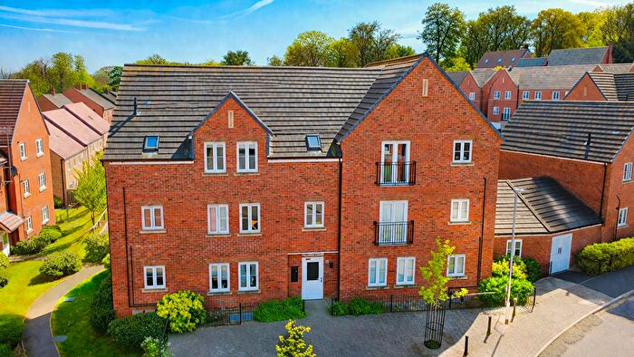 2 Bedroom Flat To Rent In Linnet Road, Manor Estate, HP3