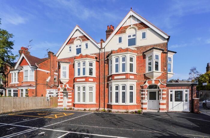 2 Bedroom Flat To Rent In Uxbridge Road, London, W3