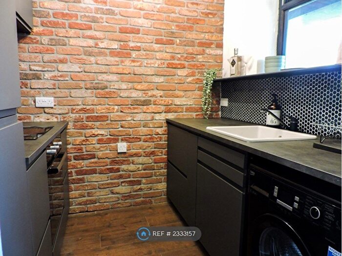 2 Bedroom Flat To Rent In Imogen Court, Salford, M5