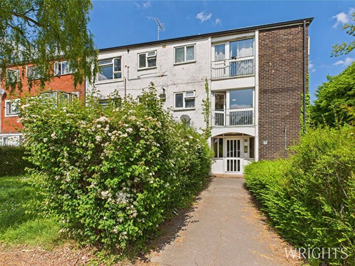 1 Bedroom Flat For Sale In Northdown Road, Hatfield, AL10