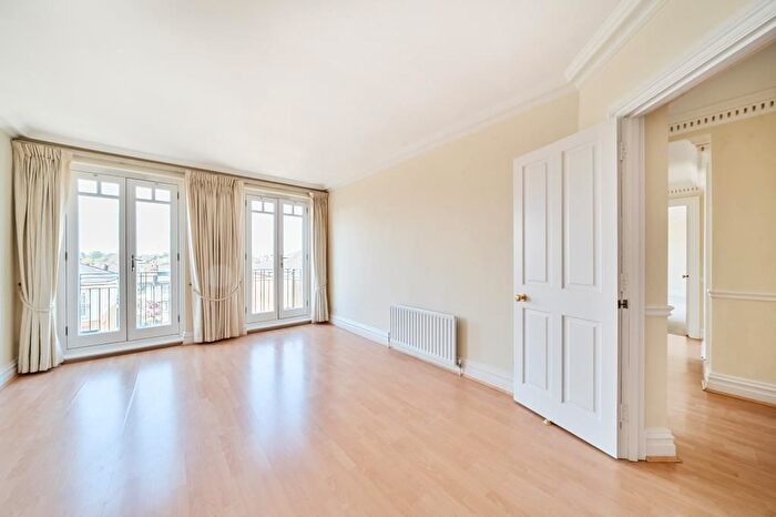 2 Bedroom Flat To Rent In Leicester Court, East Twickenham, TW1