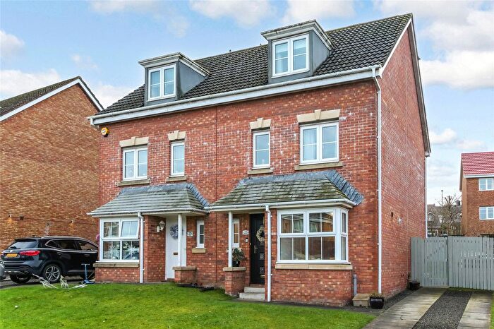 4 Bedroom Semi Detached House For Sale In Garnqueen Crescent, Glenboig, Coatbridge, North Lanarkshire, ML5