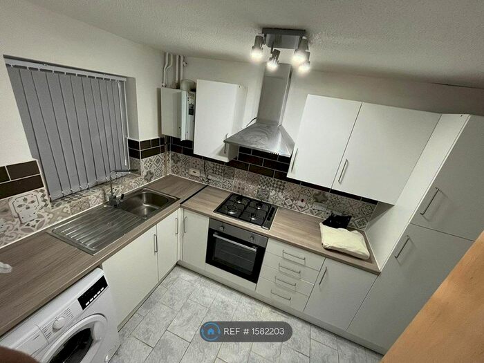 3 Bedroom Semi-Detached House To Rent In Elder Way, Oxford, OX4