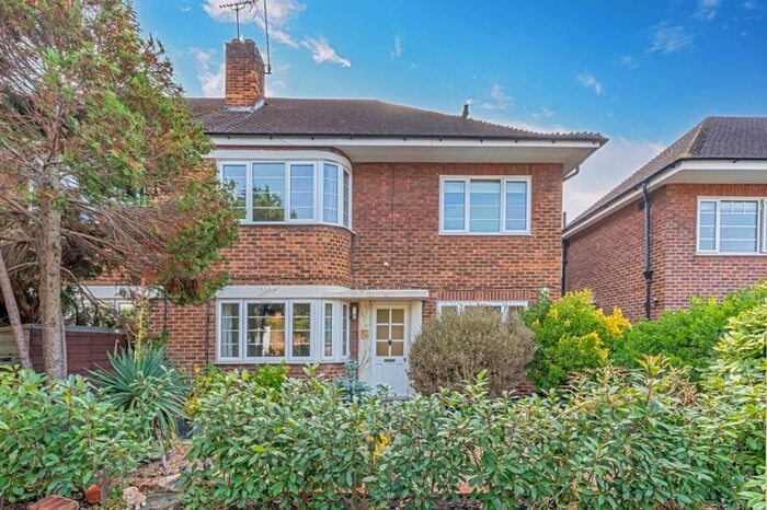 2 Bedroom Flat To Rent In New Road, Kingston Upon Thames, KT2