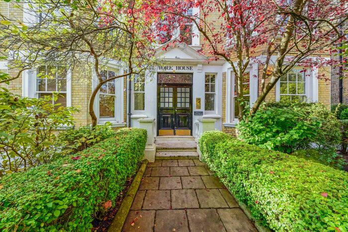 2 Bedroom Flat To Rent In Highbury Crescent, London, N5