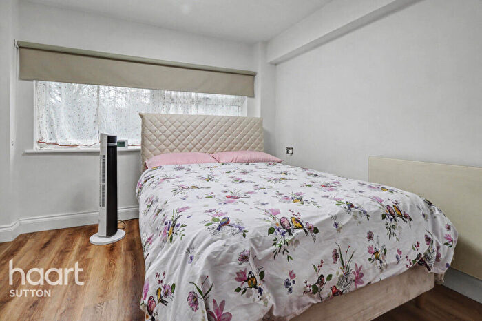 2 Bedroom Apartment For Sale In Bonchurch Close, Sutton, SM2