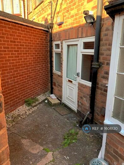 2 Bedroom Flat To Rent In Booths Farm Road, Birmingham, B42