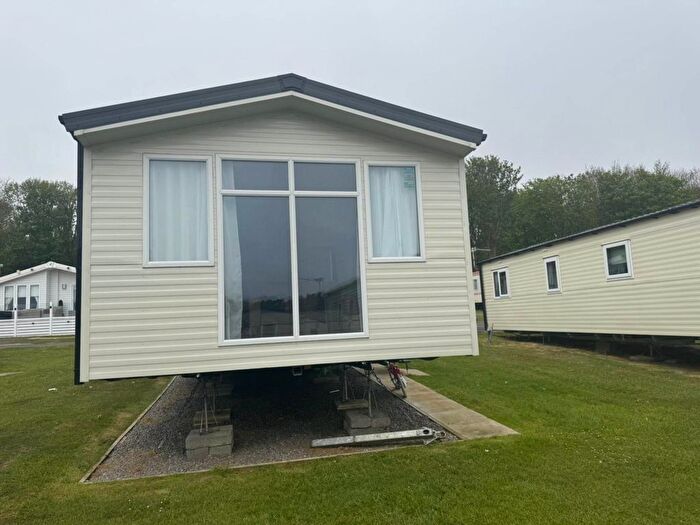 3 Bedroom Mobile/park Home For Sale In Morpeth, NE61