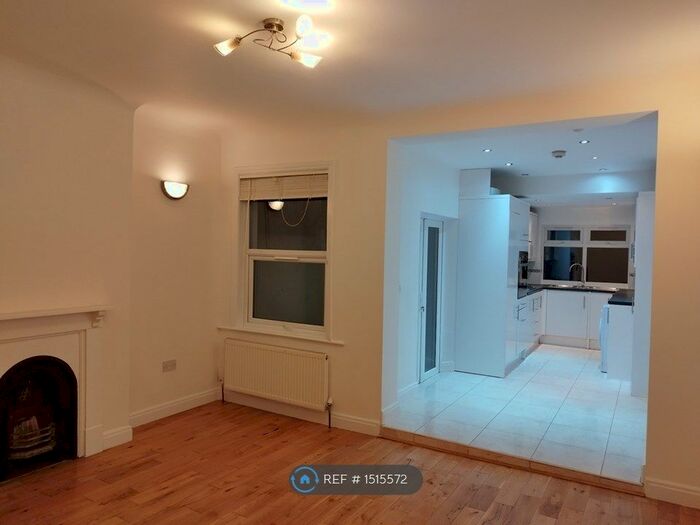 4 Bedroom End Of Terrace House To Rent In Pevensey Road, Tooting, SW17