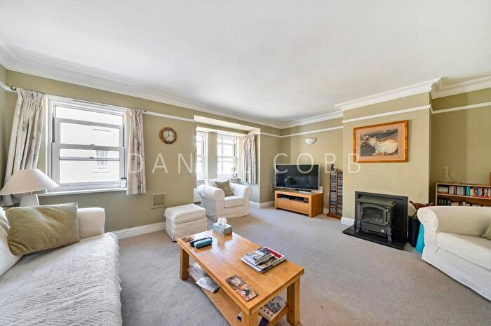 4 Bedroom Terraced House For Sale In Sullivan Road, London, SE11 - Photo 2