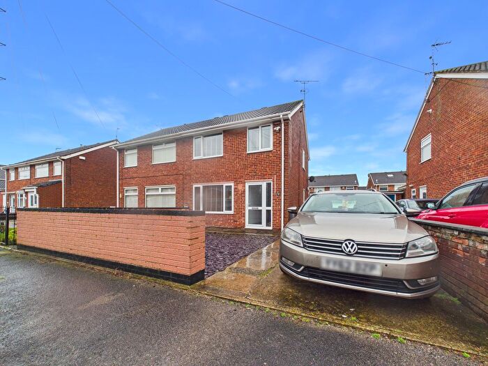 3 Bedroom Semi-Detached House For Sale In Sandy Point, Hull, HU11