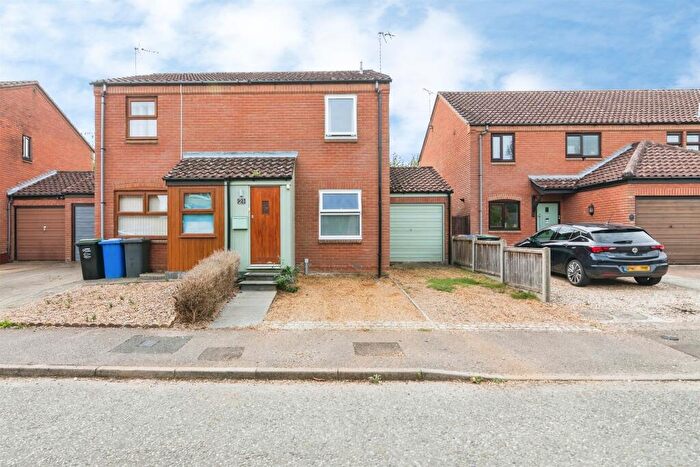 2 Bedroom Semi-Detached House For Sale In Pilgrims Way, Bungay, NR35