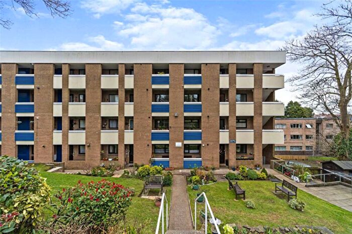 1 Bedroom Flat For Sale In Runnymede, Sketty, Swansea, SA2