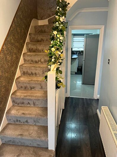 4 Bedroom Semi-Detached House To Rent In Lynwood Drive, Romford, RM5