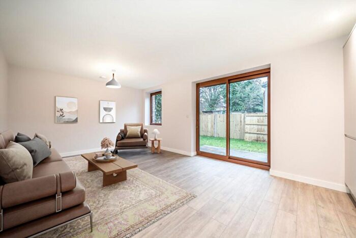 1 Bedroom Maisonette For Sale In Russell Road, Mitcham, CR4