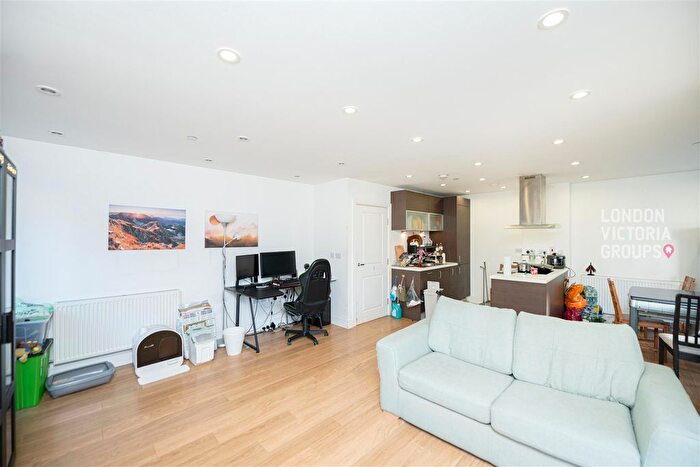 2 Bedroom Flat To Rent In Wilson Tower, Christian Street, London, E1