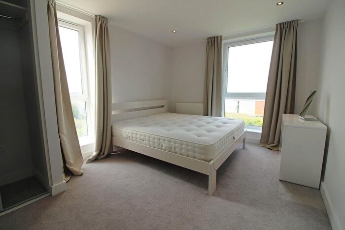 2 Bedroom Flat For Sale In Drake Way, Reading, RG2