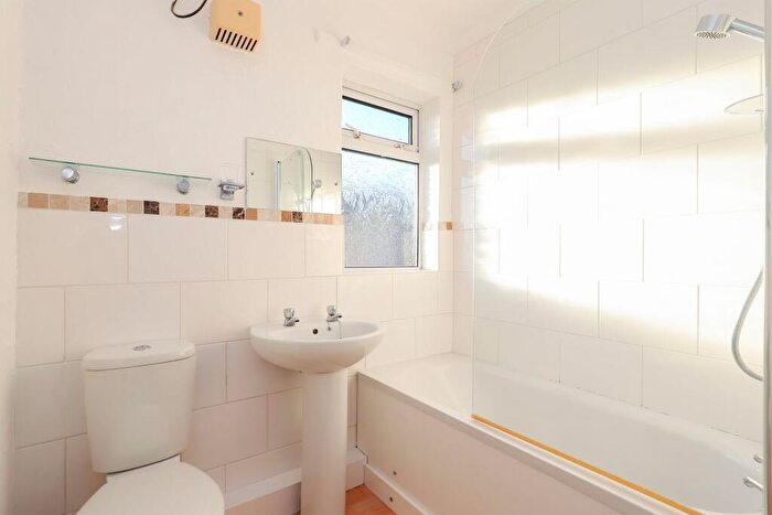 1 Bedroom Flat To Rent In South Street North, New Whittington, S43