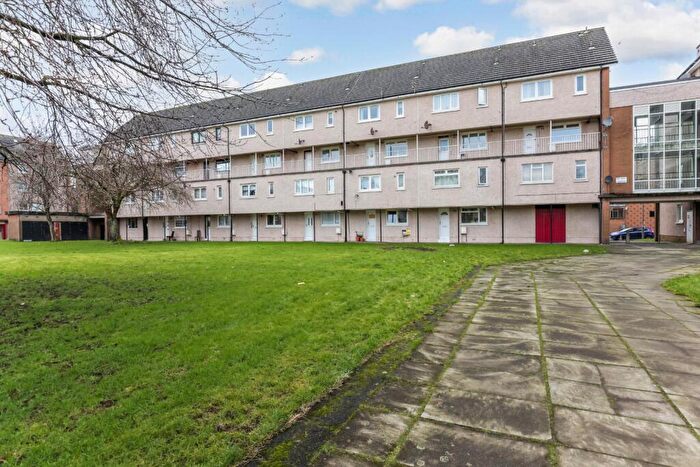 3 Bedroom Maisonette For Sale In Barr Place, Paisley, Renfrewshire, PA1