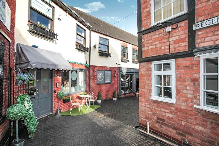 1 Bedroom Flat For Sale In Regent Court, Hinckley, Leicestershire, LE10
