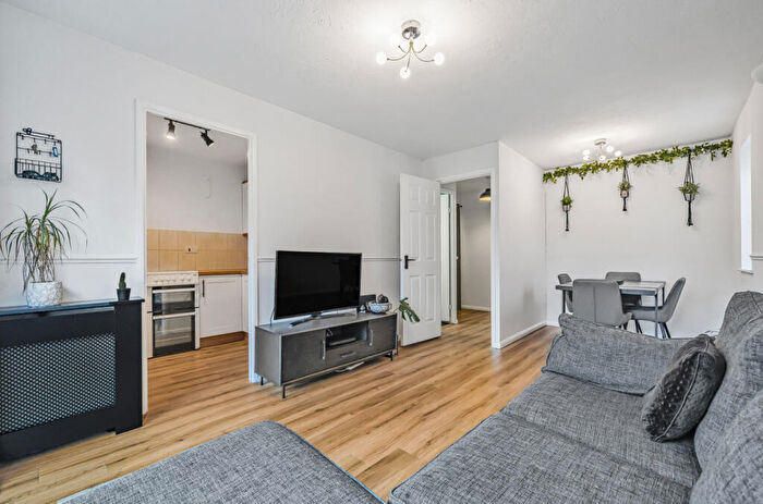1 Bedroom Apartment To Rent In Simmonds Close, Bracknell, Berkshire, RG42
