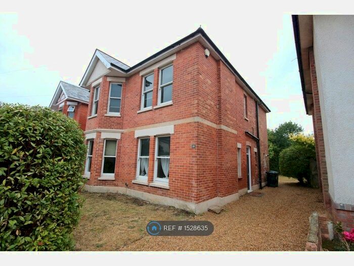 6 Bedroom Detached House To Rent In Gerald Road, Bournemouth, BH3