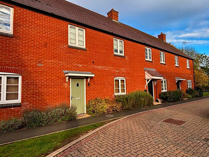 2 Bedroom Flat To Rent In Halestrap Way, Kings Sutton, Banbury, OX17