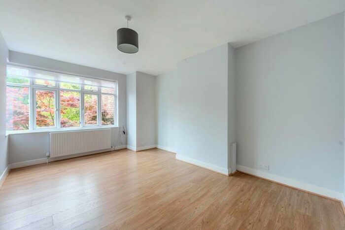 2 Bedroom Flat To Rent In Canons Park Close, Edgware, HA8