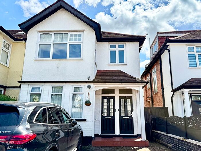 1 Bedroom Maisonette For Sale In Goodwyn Avenue, London, NW7