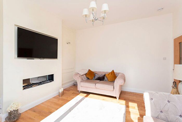 4 Bedroom Detached House For Sale In Venturefair Avenue, Dunfermline, Fife, KY12
