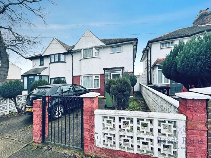 3 Bedroom Semi-Detached House For Sale In Southend Lane, Catford, SE6