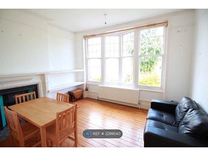 2 Bedroom Flat To Rent In Muswell Road, London, N10