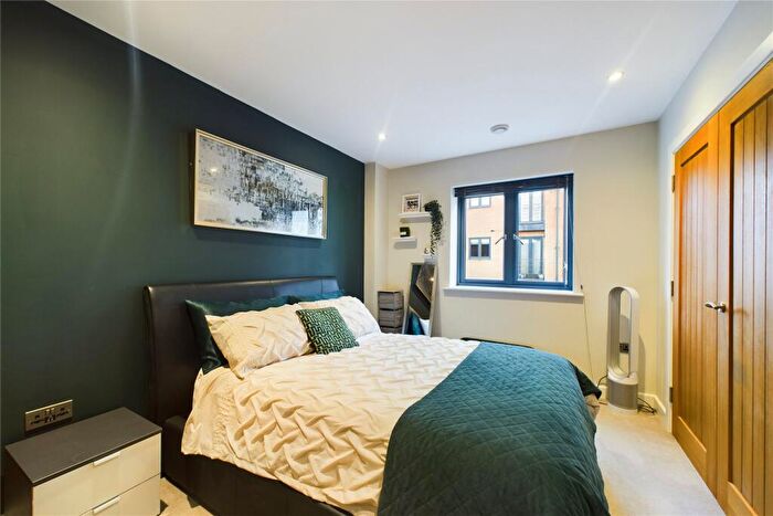 2 Bedroom Apartment For Sale In Weldale Street, Reading, Berkshire, RG1