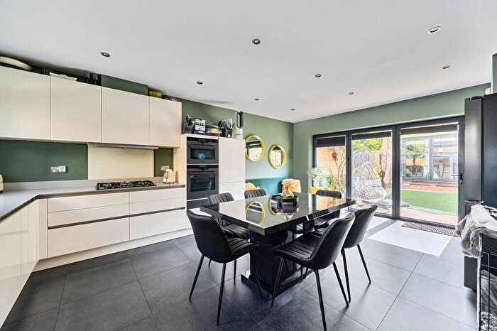 5 Bedroom End Of Terrace House For Sale In Florence Way, Knaphill, Woking, GU21