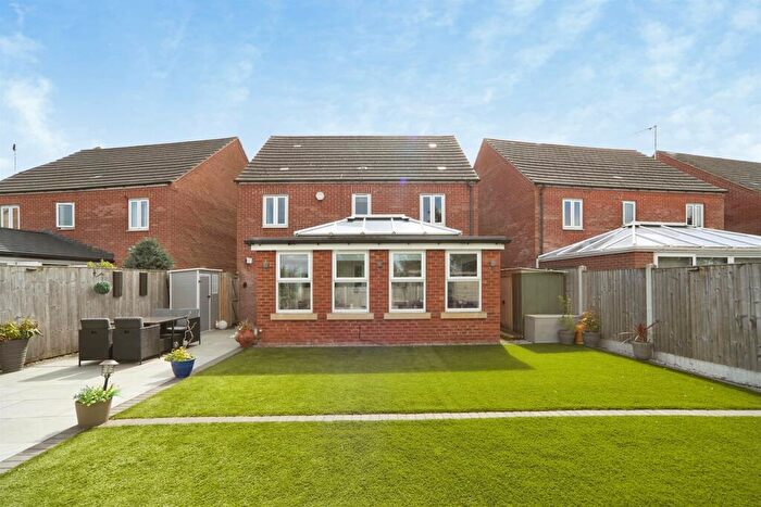 4 Bedroom Detached House For Sale In Park Drive, Farnley, Leeds, LS12