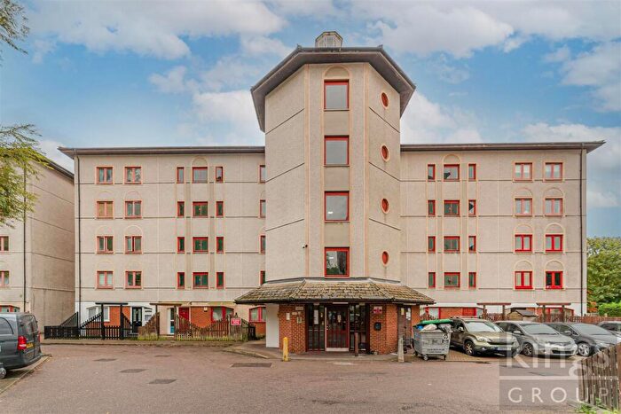 1 Bedroom Flat For Sale In Eleanor Way, Waltham Cross, EN8