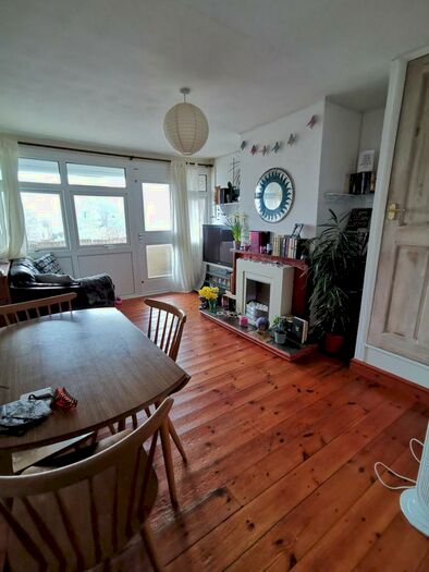 1 Bedroom Flat To Rent In Chestnut Avenue, West Cross, Swansea, SA3