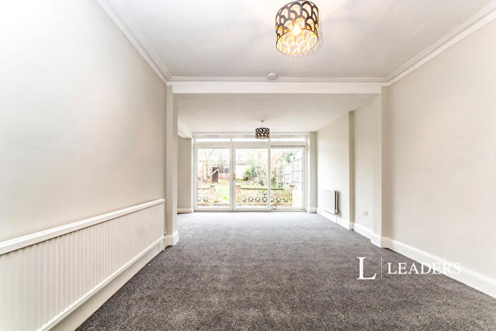 Semi Detached House To Rent In Galpins Road, Thornton Heath, CR7