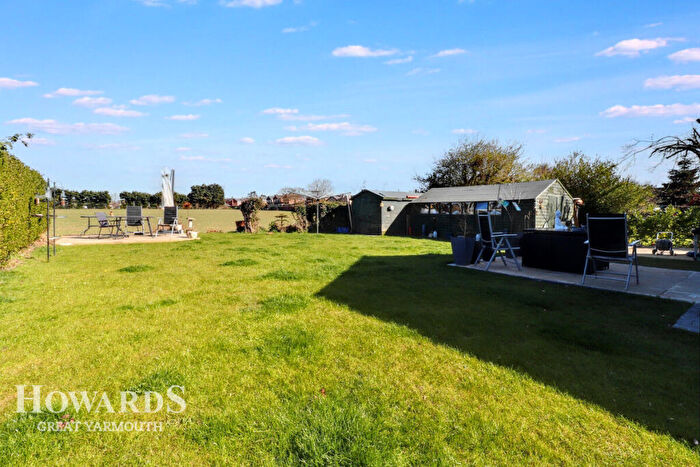 4 Bedroom Detached Bungalow For Sale In Winterton Road, Hemsby, NR29