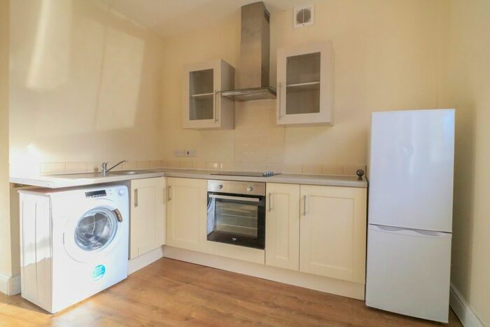 1 Bedroom Flat To Rent In Lower Road, Sutton, SM1