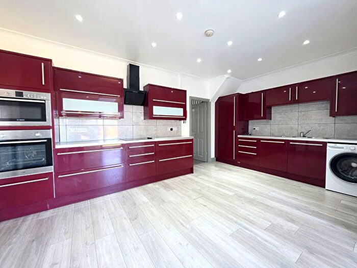 5 Bedroom Semi Detached House To Rent In Union Road, Kent, BR2