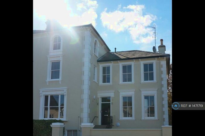 1 Bedroom Flat To Rent In Cadogan Road, Surbiton, KT6