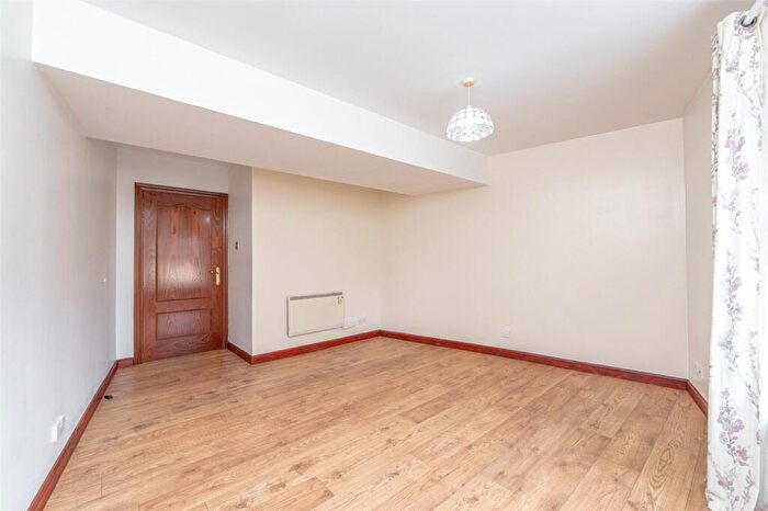 2 Bedroom Flat For Sale In / Johns Place, Edinburgh, EH6