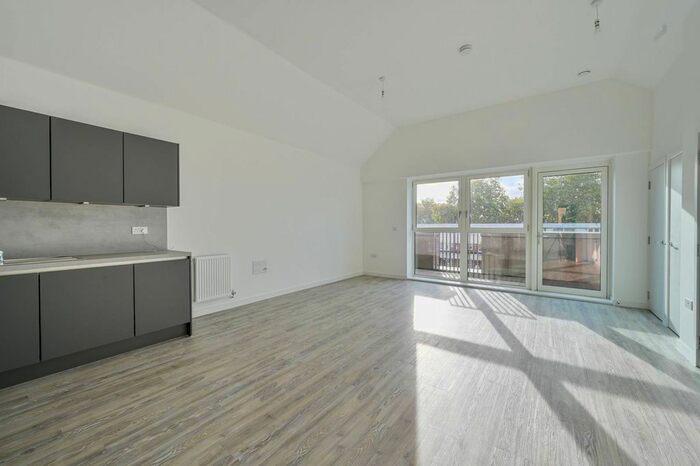 3 Bedroom Maisonette To Rent In Castle Street, East Ham, London, E13