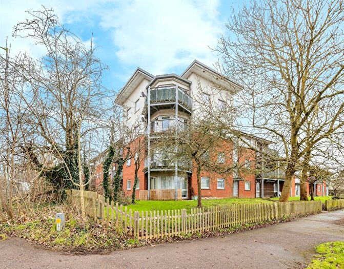 2 Bedroom Flat For Sale In Hartswood Close, Bushey, WD23