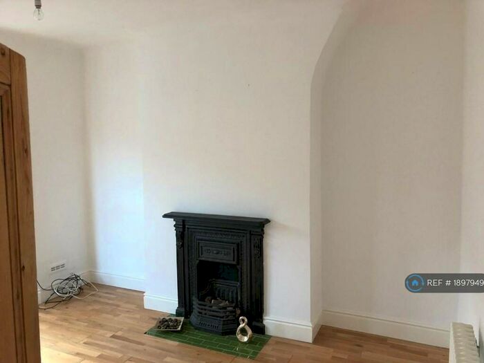 2 Bedroom Flat To Rent In Liverpool, Liverpool, L18
