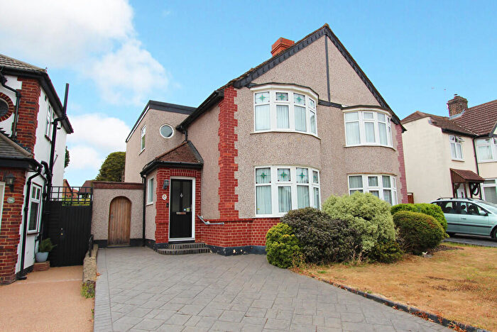 3 Bedroom Semi Detached House For Sale In Willersley Avenue, Sidcup, DA15