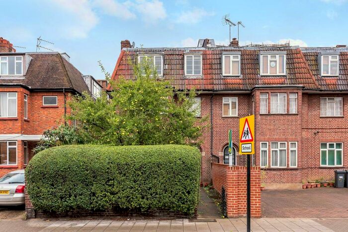 2 Bedroom Flat To Rent In Chiswick Lane, Turnham Green, London, W4