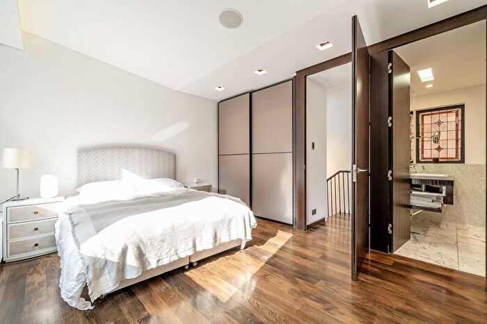 2 Bedroom Flat To Rent In Catherine Wheel Yard, London, SW1A
