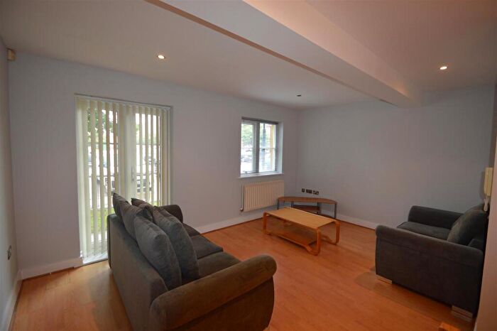 3 Bedroom Maisonette For Sale In Alexandra Road, Manchester, M16